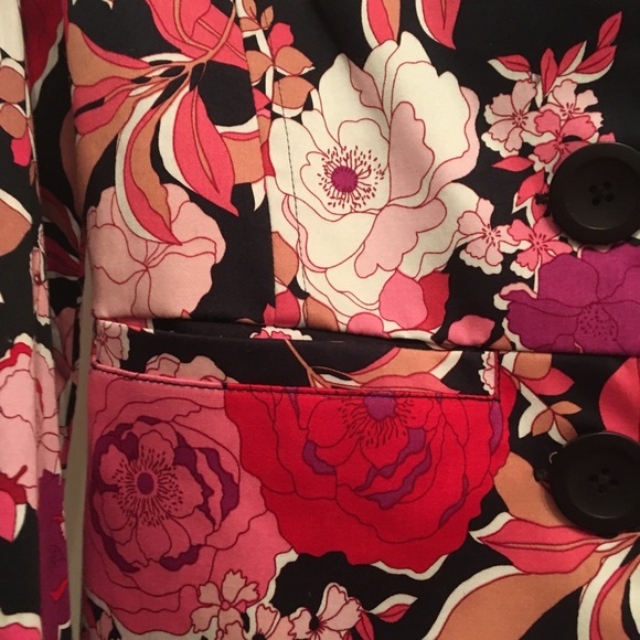 Red pink and black flower blazer, Rampage size S - Picture 3 of 5